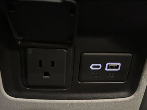 Used 2020 GMC Acadia SLT w/ Driver Alert Package II image 27