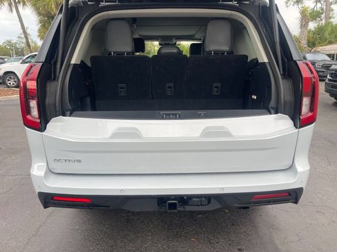 Used 2025 Ford Expedition Active AWD/4WD image 6