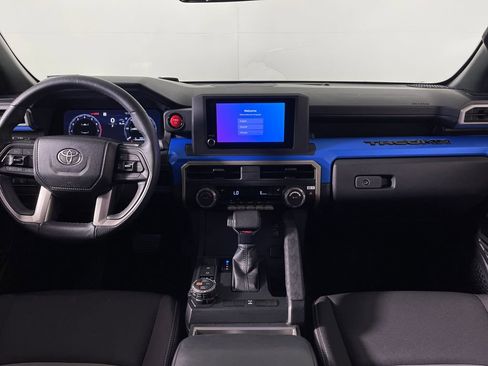 Certified 2025 Toyota Tacoma TRD Off-Road AWD/4WD image 14