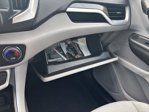 Used 2023 GMC Terrain SLE w/ Driver Convenience Package image 33