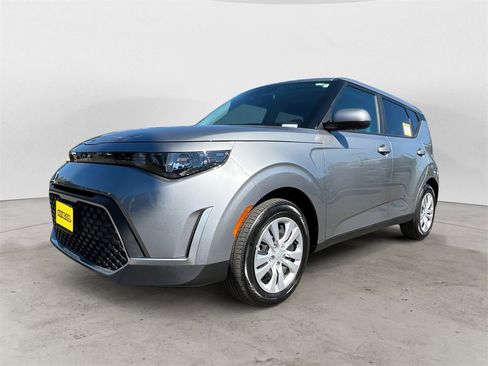 Used 2023 Kia Soul LX image 1