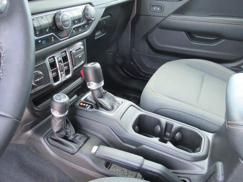 Used 2025 Jeep Wrangler Unlimited Sahara w/ Safety Group AWD/4WD image 16