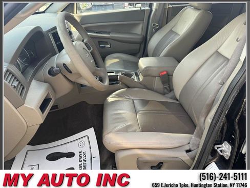 Used 2010 Jeep Grand Cherokee Laredo image 22