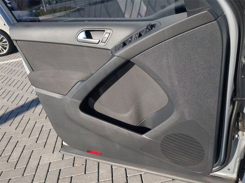 Used 2017 Volkswagen Tiguan Limited w/ Premium Package image 29