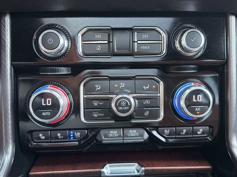 Used 2023 GMC Yukon Denali Ultimate AWD/4WD image 30