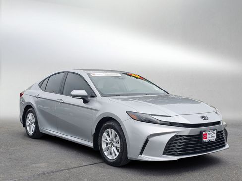 Used 2026 Toyota Camry LE w/ Preferred Package 2 (TMS) FWD image 7