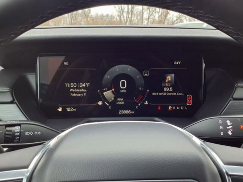 Used 2025 GMC Acadia Elevation image 17