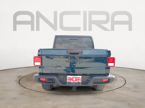 Used 2025 Jeep Gladiator Sport image 9