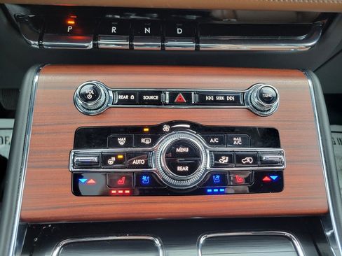 Certified 2023 Lincoln Aviator Reserve w/ Equipment Group 201A image 7