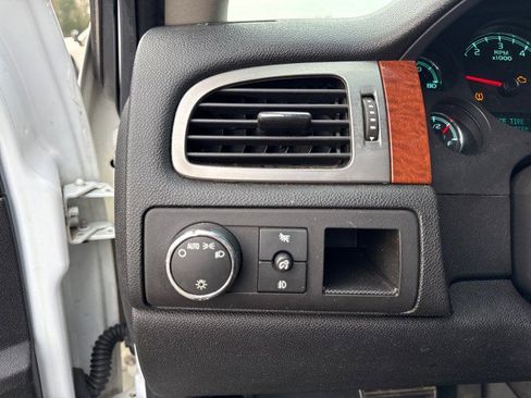 Used 2007 GMC Yukon XL SLT w/ SLT Preferred Equipment Group image 29