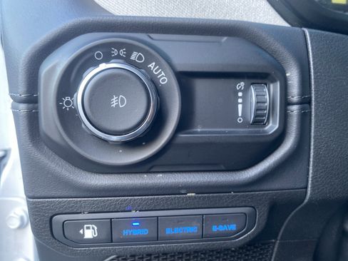 Used 2025 Jeep Wrangler Sahara image 20