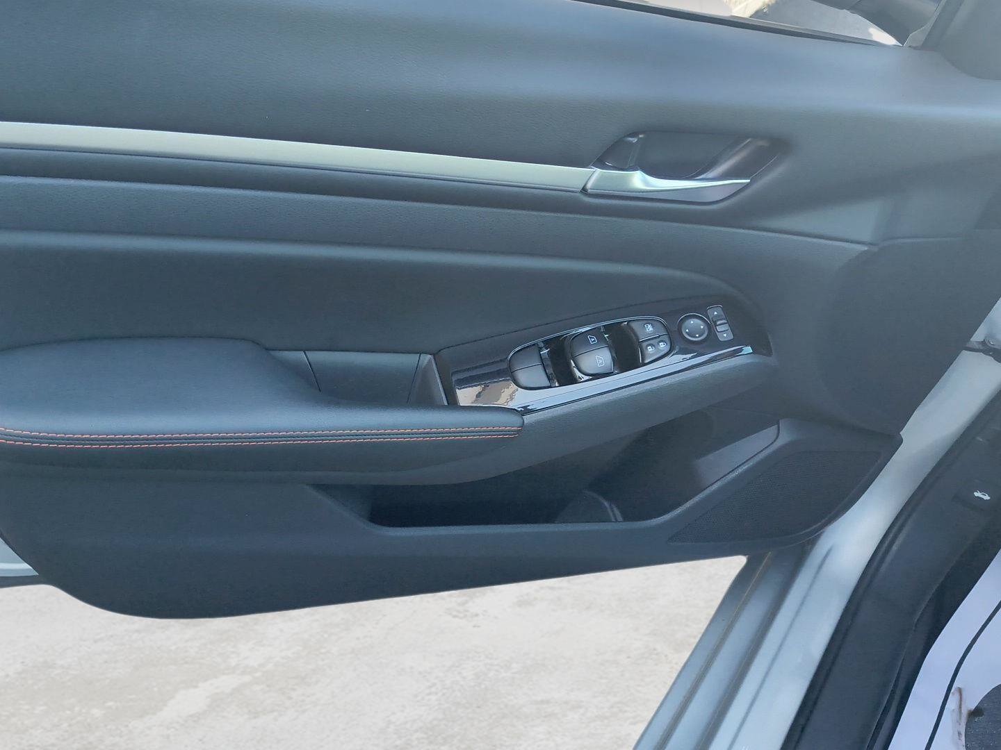 Used 2025 Nissan Altima 2.5 SR FWD image 5