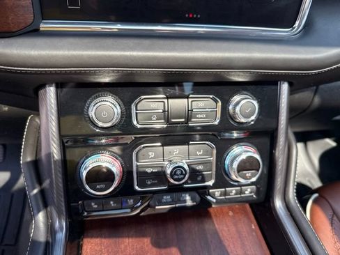 Used 2023 GMC Yukon Denali Ultimate AWD/4WD image 27