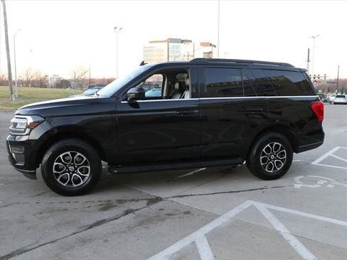 Used 2024 Ford Expedition XLT image 3