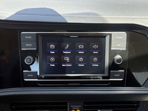 Used 2023 Volkswagen Jetta SE FWD image 11