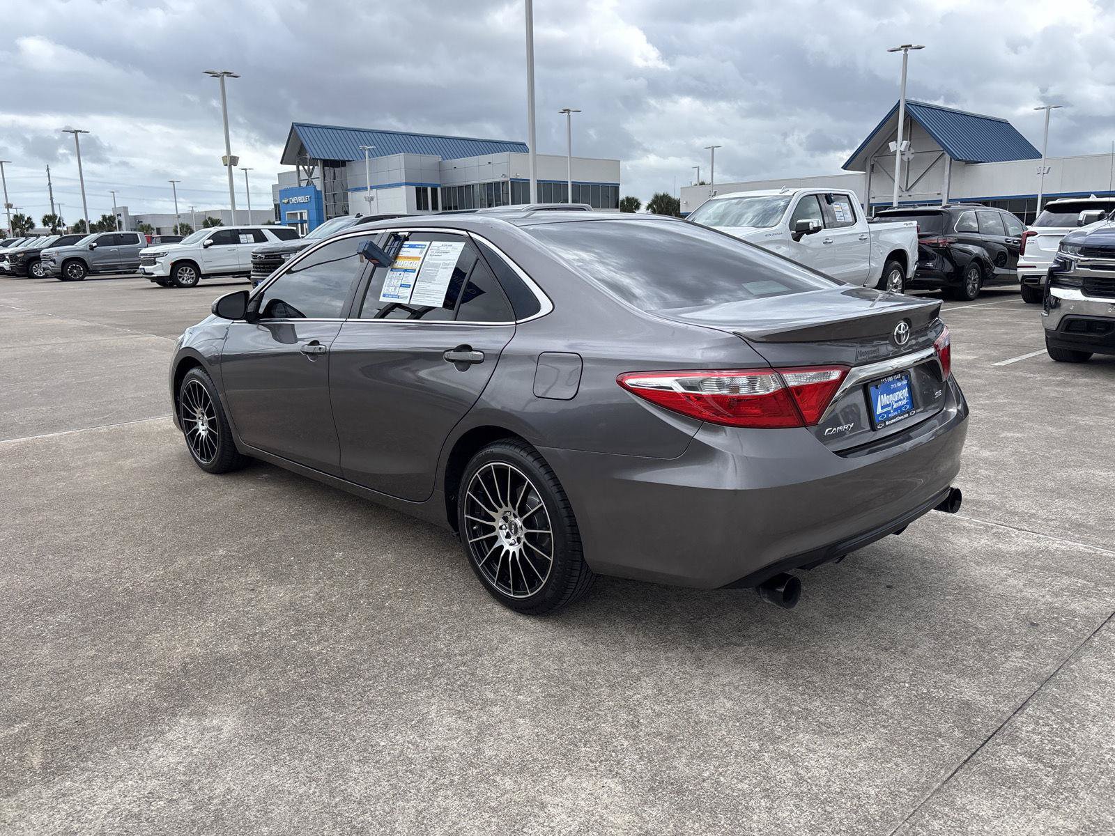 Used 2015 Toyota Camry SE FWD image 16