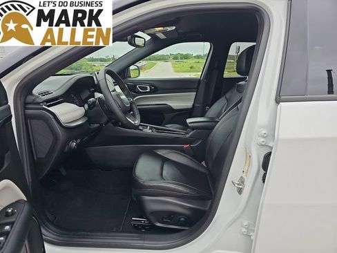 Used 2025 Jeep Compass Limited AWD/4WD image 18