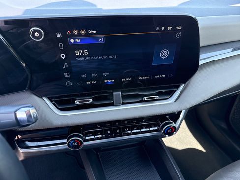 Used 2025 Chevrolet Equinox LT w/ Convenience Package II image 18