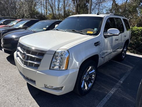 Used 2014 Cadillac Escalade Platinum image 1