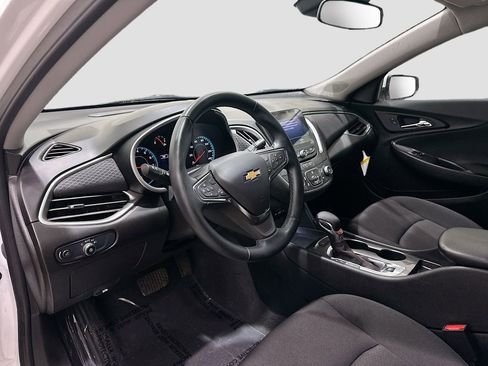 Used 2025 Chevrolet Malibu RS w/ LPO, Floor Liner Package FWD image 9