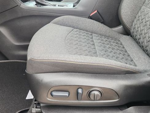 Used 2024 Chevrolet Equinox LT FWD image 23