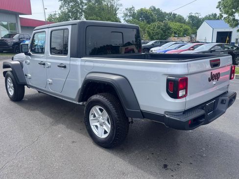 Used 2023 Jeep Gladiator Sport AWD/4WD image 5
