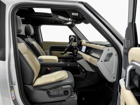 Used 2022 Land Rover Defender 90 X-Dynamic S image 25