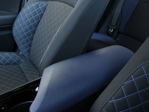 Used 2021 Toyota C-HR XLE FWD image 19
