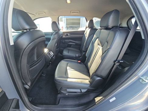 Used 2022 Kia Sorento EX FWD image 4