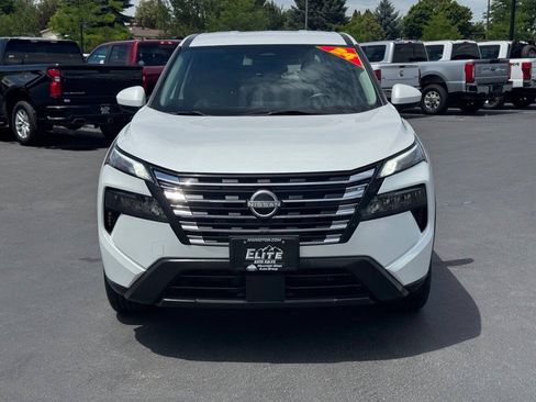 Used 2024 Nissan Rogue SV FWD image 2