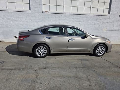 Used 2014 Nissan Altima 2.5 S image 3