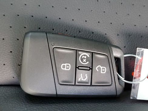 Used 2023 Volkswagen Jetta SE FWD image 32
