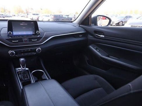 Used 2024 Nissan Altima 2.5 SV image 23