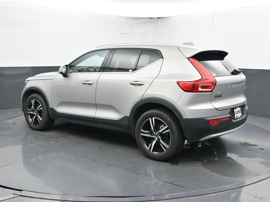Used 2024 Volvo XC40 B5 Core AWD/4WD image 10