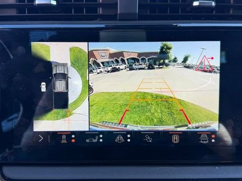 Used 2025 GMC Sierra 2500 AT4 w/ AT4 Premium Plus Package image 17