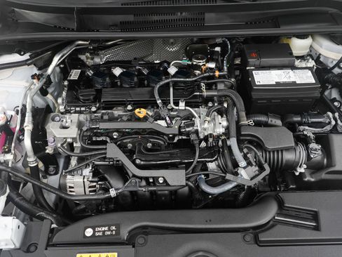 Used 2025 Toyota Corolla LE image 27