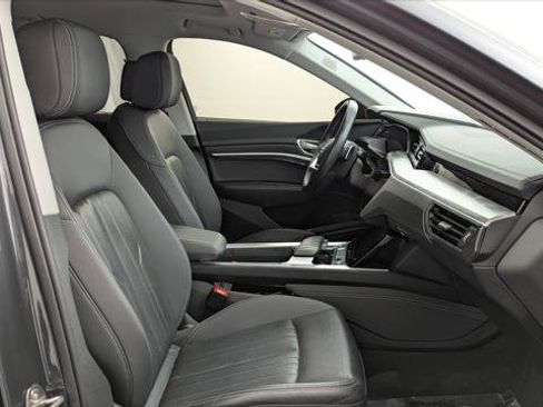 Used 2024 Audi Q8 e-tron Premium Plus w/ Premium Plus Package AWD/4WD image 22