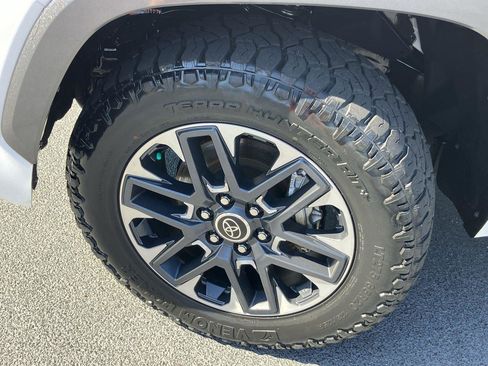 Used 2022 Toyota Tundra Limited AWD/4WD image 9