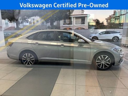 Certified 2025 Volkswagen Jetta SE w/ Sunroof Package image 10