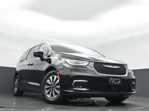 Certified 2024 Chrysler Pacifica Select image 29