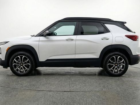 Used 2025 Chevrolet TrailBlazer LT FWD image 5