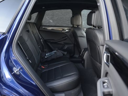 Used 2026 Porsche Macan image 35