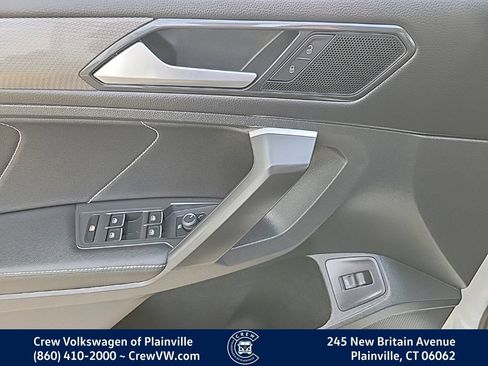 Certified 2024 Volkswagen Tiguan SE AWD/4WD image 38