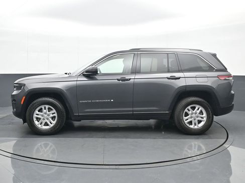 Used 2024 Jeep Grand Cherokee Laredo image 3