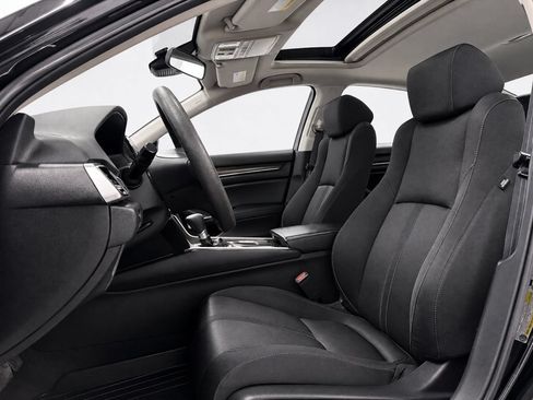 Used 2018 Honda Accord EX image 10
