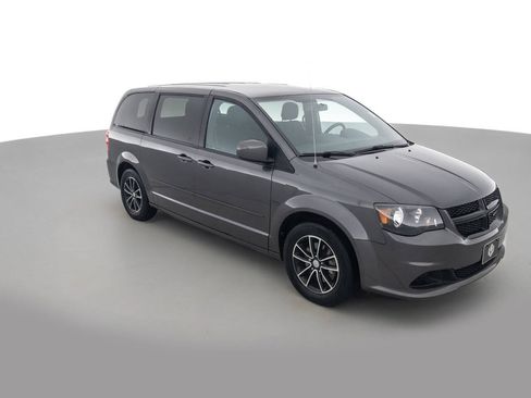 Used 2017 Dodge Grand Caravan SE FWD image 3