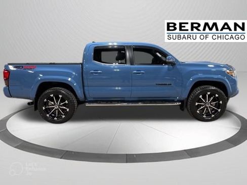 Used 2019 Toyota Tacoma TRD Sport AWD/4WD image 2