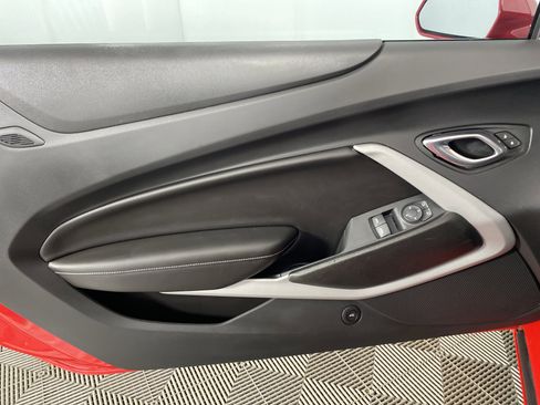 Used 2018 Chevrolet Camaro SS RWD image 15