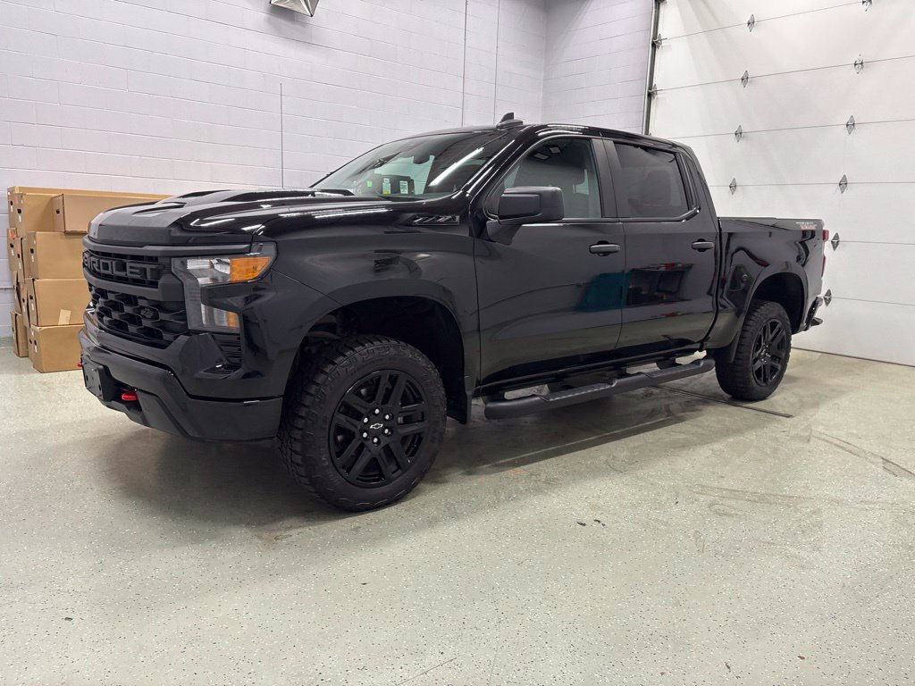 Used 2024 Chevrolet Silverado 1500 Custom Trail Boss w/ LPO, Dark Essentials Package AWD/4WD image 9