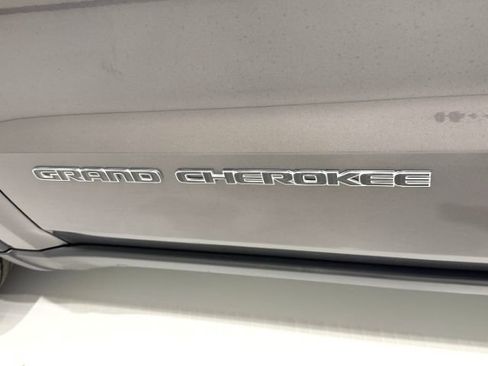 Used 2017 Jeep Grand Cherokee Limited w/ Luxury Group II AWD/4WD image 19